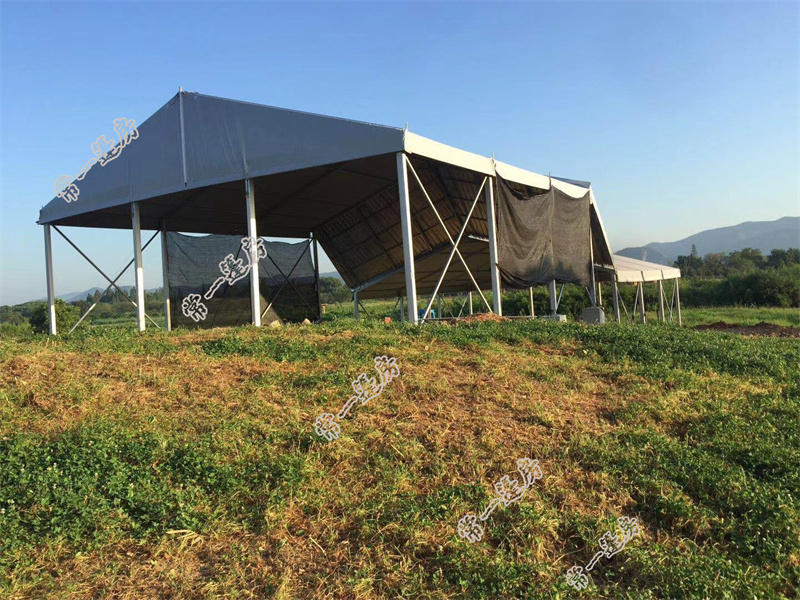 場(chǎng)地不平能搭建倉儲(chǔ)篷房嗎？