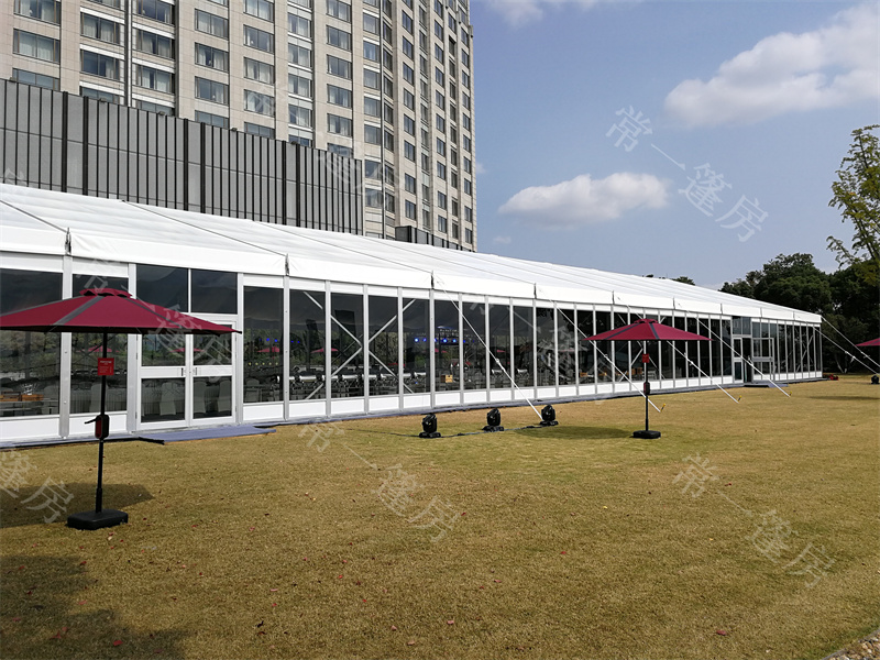 3、透明玻璃幕墻展示